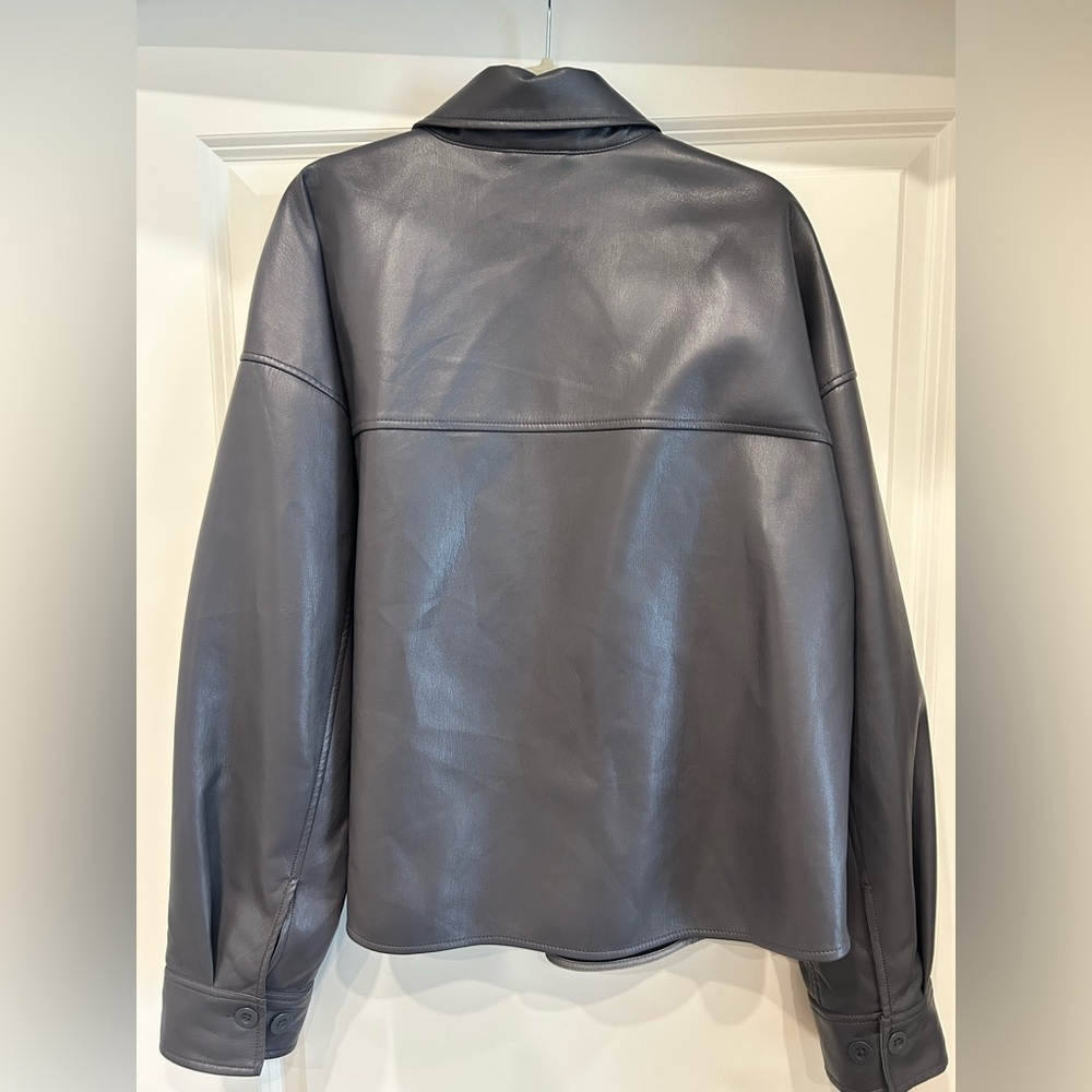 Babaton Aritzia Pelli Cropped Shirt Jacket Button Down Gray - Picture 4 of 4